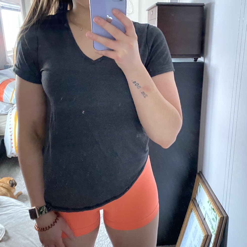 Size 4 V-neck lululemon t-shirt